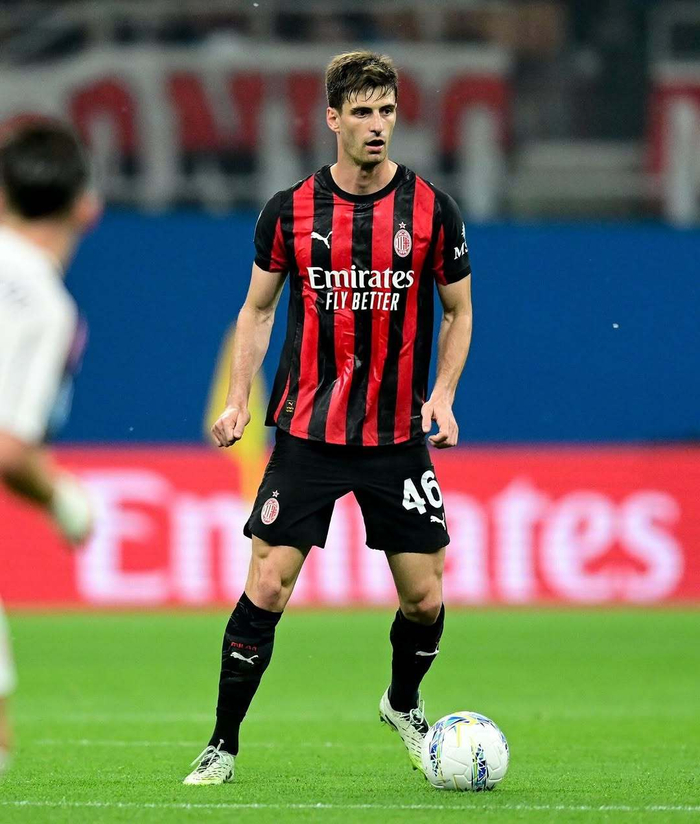 必发网页版-加比亚发文支持米兰，配文Forza Milan Sempre|AC米兰_新浪体育_新浪新闻
